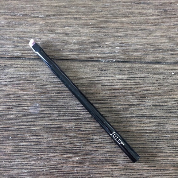 Julep Make-Up Brush: Angled Liner Brush - Picture 1 of 2